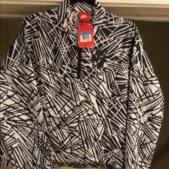 Nike Packable Breaker Half-Zip Women's Jacket - Picture 2 of 4